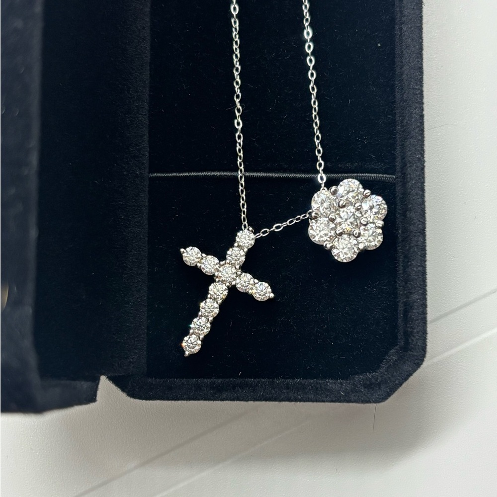S925 necklace with MOISSANITE pendants